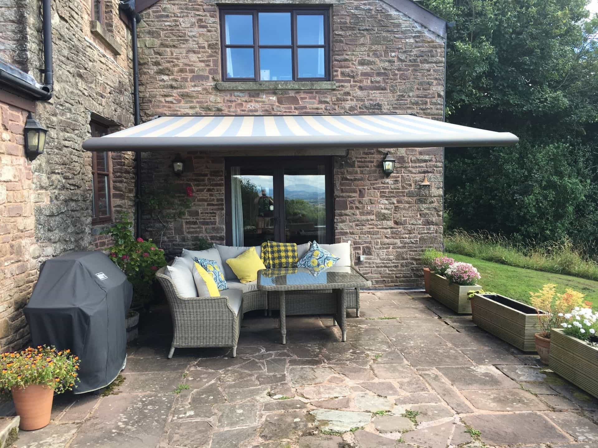 How to Create the Ideal Outdoor Living Space in the Summer