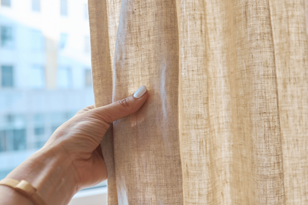 How to Choose the Best Winter Curtains for a Warmer Home